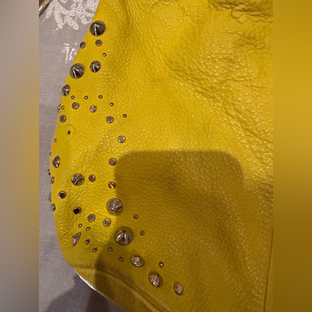 ❤️ LEATHER CHARLES DAVID STUDDED BAG IN ACID YELLOW COLOR - Picture 9 of 16